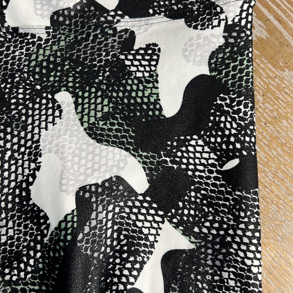 KORAL Lustrous Coated Snake Camo Black Hi Rise Leggings S - Picture 7 of 10